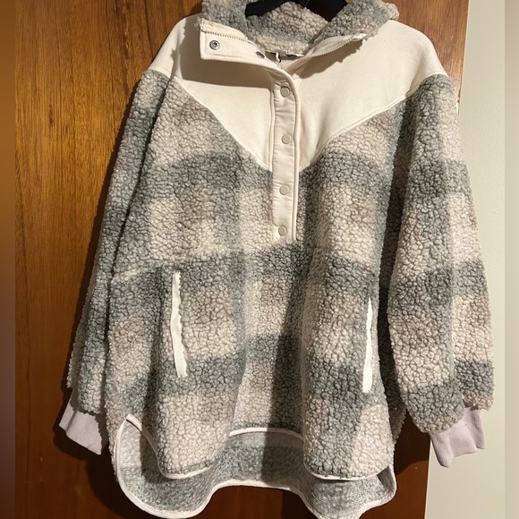 Plaid fuzzy pullover nwt size large by Davi and Dani - Picture 3 of 4